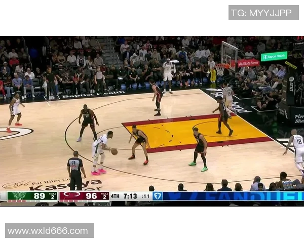 雄鹿与热火激战正酣NBA赛场精彩瞬间回顾与分析 雄鹿与热火激战正酣NBA赛场精彩瞬间回顾与分析